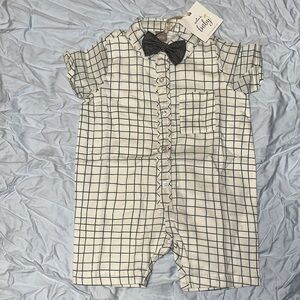 NWT HALLMARK BABY WINDOWPANE BOWTIE BUTTON ROMPER GREEN CREAM 6-12 MONTHS NEW